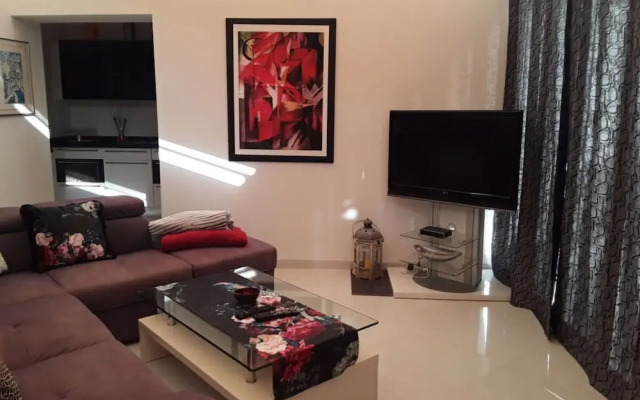 Villa Amelie Comfortable Holiday Residence