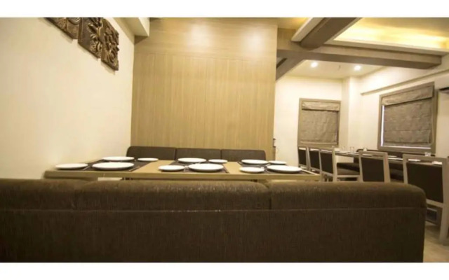 Vista Rooms at Officer Colony