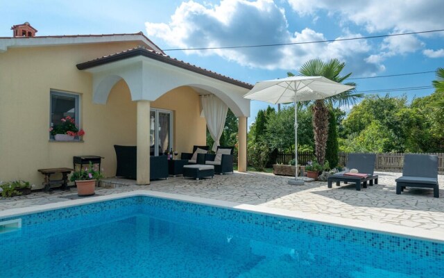 Beautiful Home in Vrecari With Wifi and 4 Bedrooms