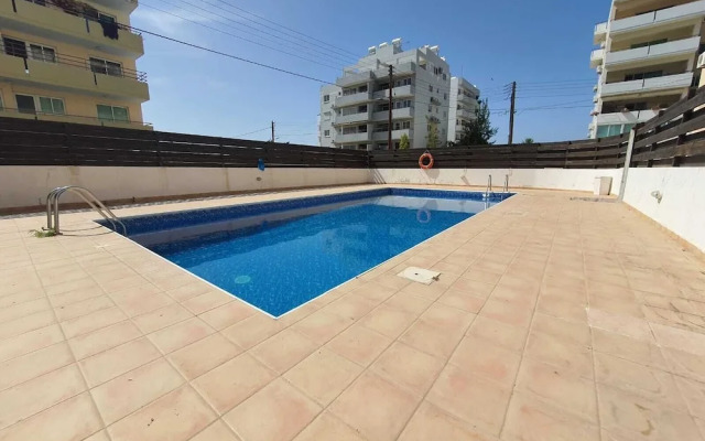 Andrea 3-BR Apt in Mackenzie With Pool