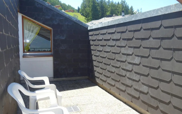 Apartment With Breathtaking Hill View