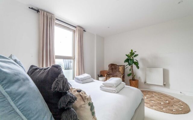 Beautiful Modern Apartment Centrally Located