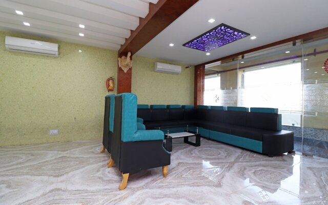 Capital O 30565 Pabitra Royal Regency