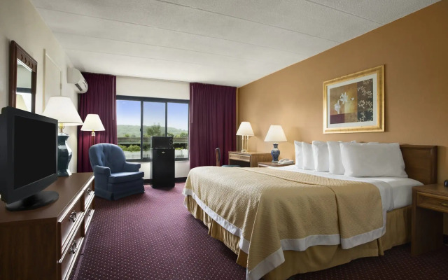 Ramada by Wyndham Pittsburgh/New Stanton