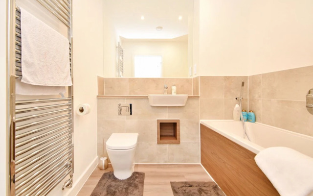 Ebbsfleet International Apartment