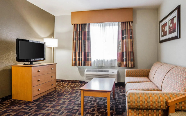 Quality Inn & Suites Des Moines Airport