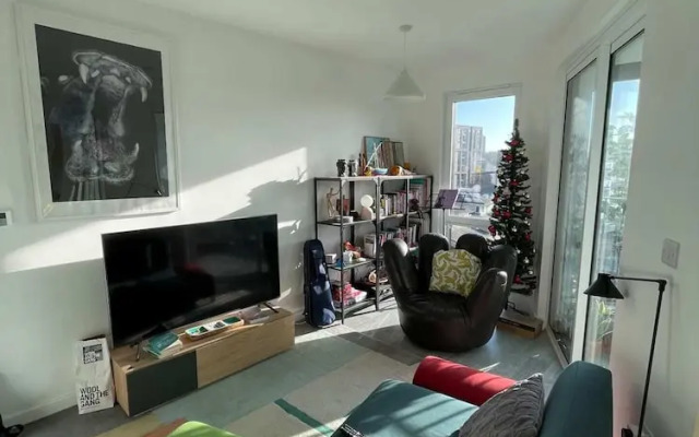 Bright 1BD Flat W/balcony - Heart of Brixton!