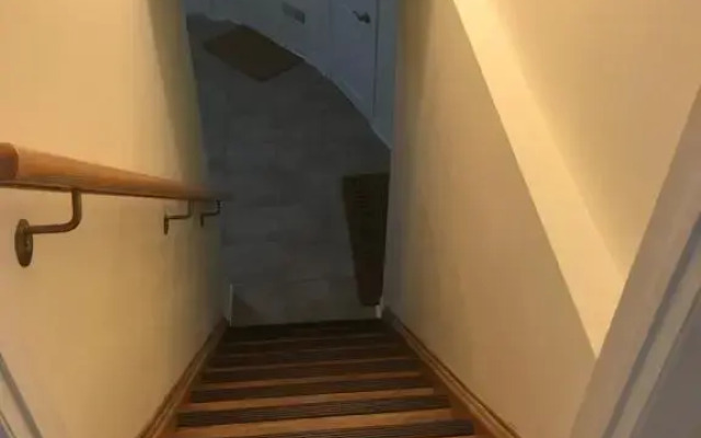 Beautiful 1 bedroom lower level apartment