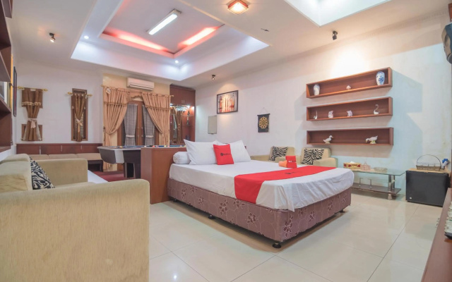 RedDoorz near Margahayu Raya – Guest Rooms – Bandung
