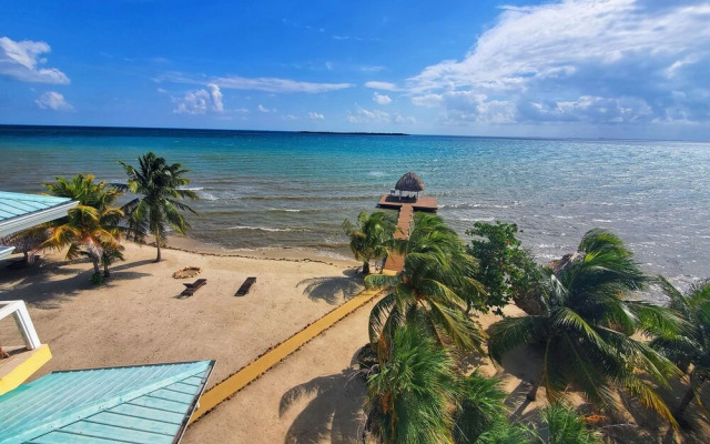 Lucky Duck Villa - Private Beach Escape