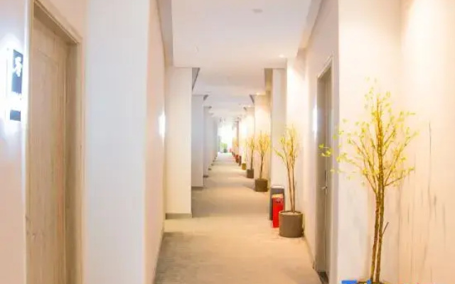 Yinian Hostel