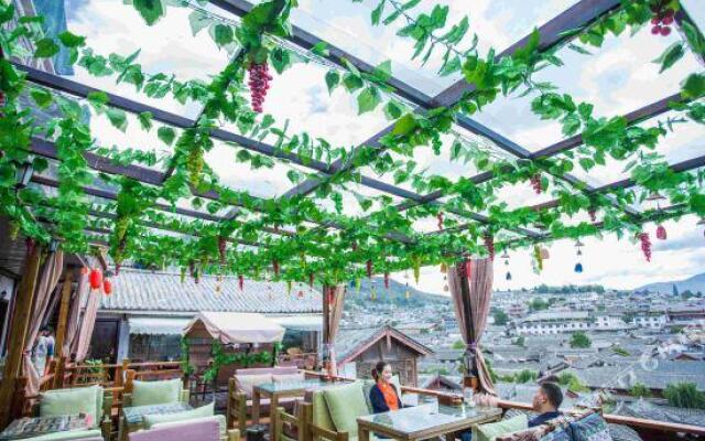 Lijiang Shishan House