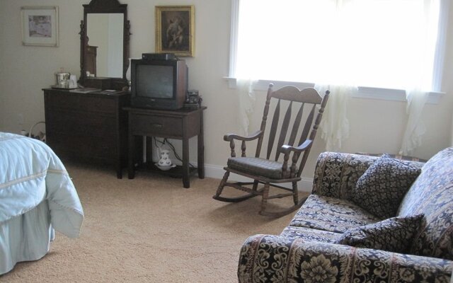 The Inn At Indian Creek & Indian Creek Bed and Stable