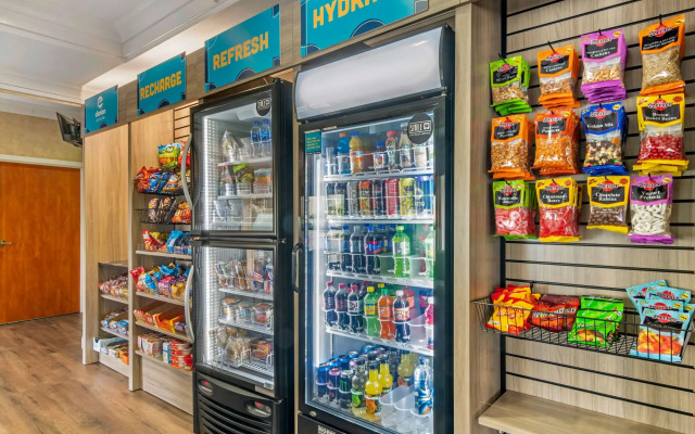 Clarion Pointe Medford