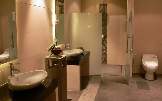 Alam Warna Villas & Apartment