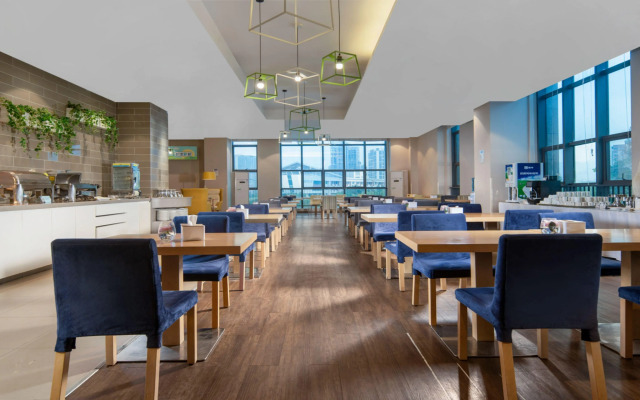 Holiday Inn Chongqing University Town