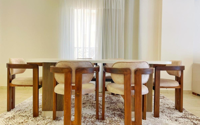 Settle Inn South 90 Apartments