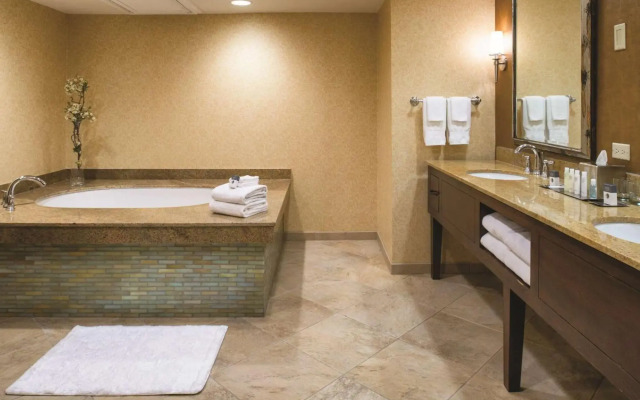 DoubleTree by Hilton Seattle Airport