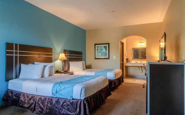 Moulton Inn &  Suites By OYO Near Shiner TX
