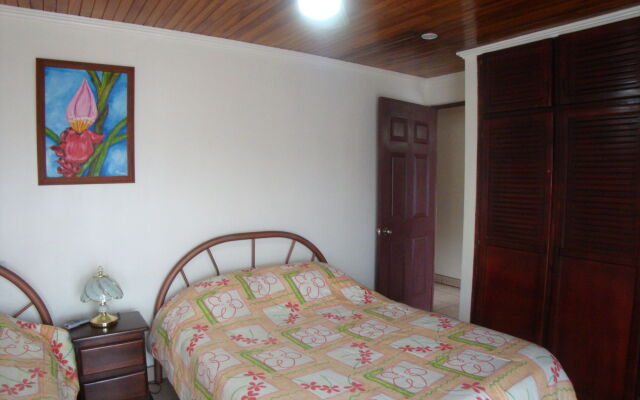 Hotel La Guaria Inn & Suites