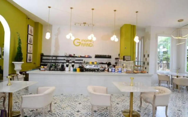 Ali Grand Hotel