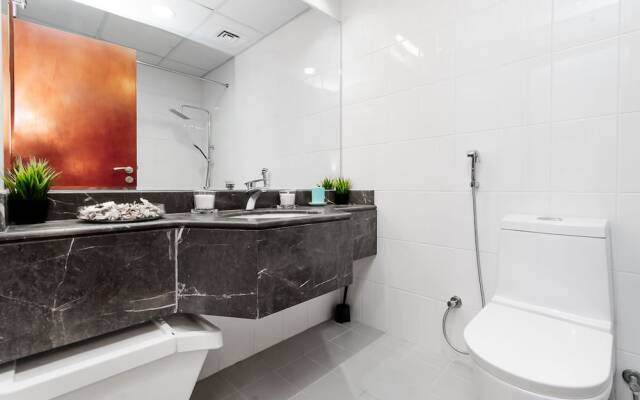 City Nights - 2B Burj Al Nujoom Tower