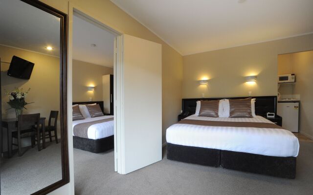 Tudor Court Motor Lodge