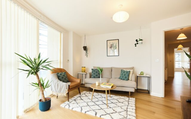 The Queensland Sanctuary - Trendy 2bdr Flat With Terrace
