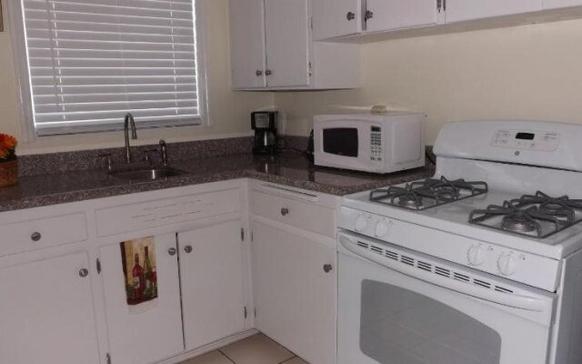 Eamon James Apartments & Suites