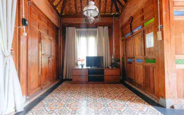 Anugro's Homestay By The Grand Java