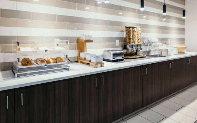 La Quinta Inn & Suites by Wyndham Ankeny IA - Des Moines IA