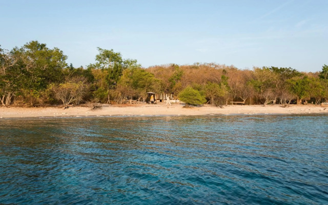 NusaBay Menjangan by WHM