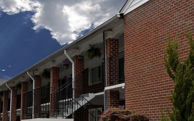 Rodeway Inn & Suites Williamsburg Central