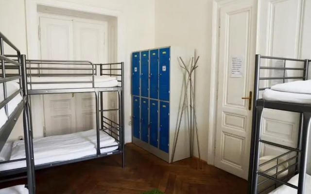 The Republic Garden - Hostel