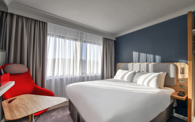 Holiday Inn Express Edinburgh City West by IHG