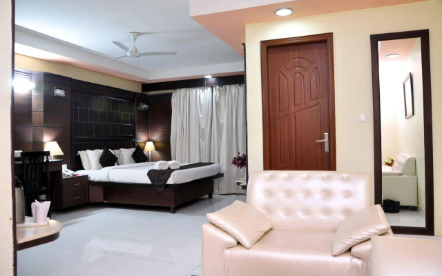 Foxoso Taj View Hotel