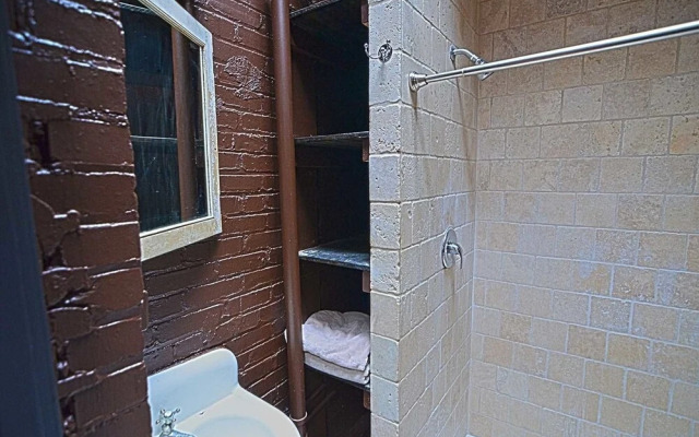 203 Southeast Apartment #1047 - 2 Br Apts