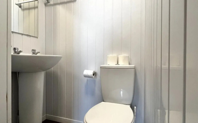 Central Cove Guesthouse