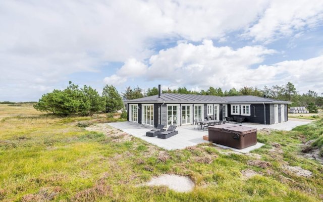 10 Person Holiday Home in Blavand