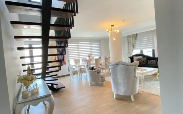 Luxury Duplex with Terrace Apartment by Siena Suites