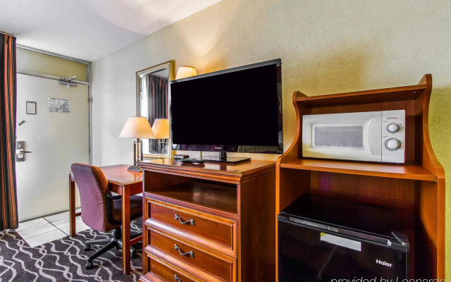 Motel 6 Opelika, AL