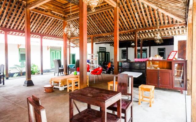 RedDoorz Syariah @ Ndalem Kembang Sore Yogyakarta