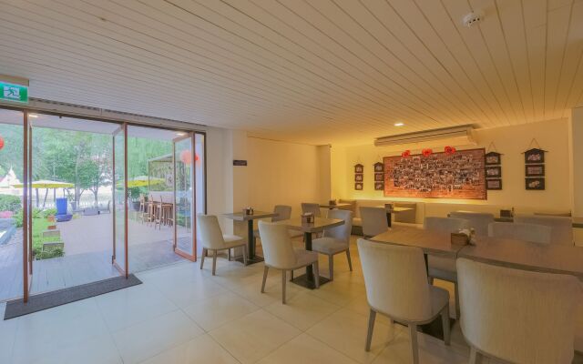 B2 Riverside Premier Resort