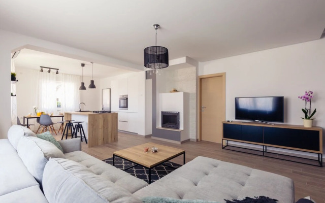 Rooms & apartments Karlo