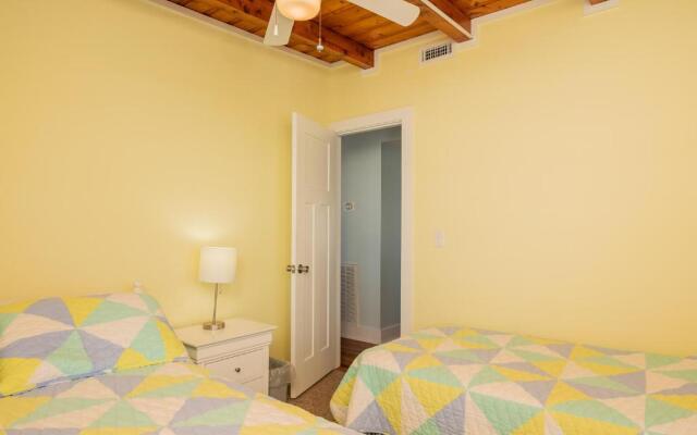 Chill'ax Inn by Oak Island Accommodations