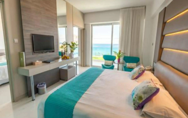 King Evelthon Beach  & Resort