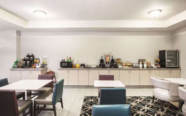 La Quinta Inn & Suites by Wyndham Mansfield TX