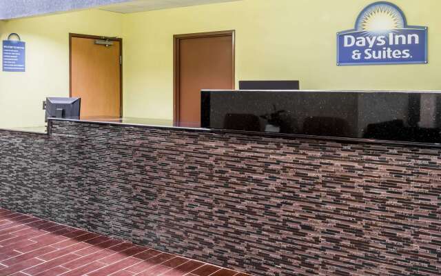 Days Inn & Suites by Wyndham Casey