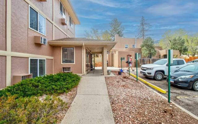 Manitou Inn & Suites