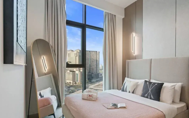 1BR Apt Near Downtown Dubai Pool Skyline Views
